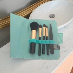 AVON ESSENTIAL MINI BRUSH SET